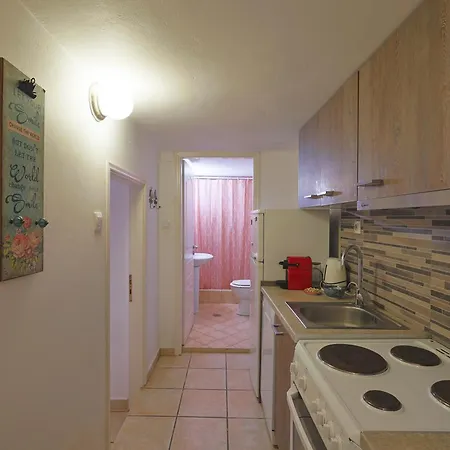 Stenaki - In Town Apartment Aegina